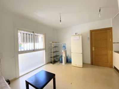 Apartamento con patio privado en buena zona