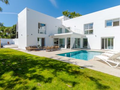 Luxurious renovated villa three minutes from Puerto Banús in Nueva Andalucía, Marbella