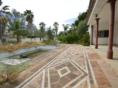 Investment opportunity, occupied home, located in Nueva Andalucia