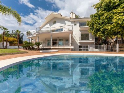 Inmueble ocupado, oportunidad de inversión. Villa con vistas al mar y a la montaña en Puerto del Almendro