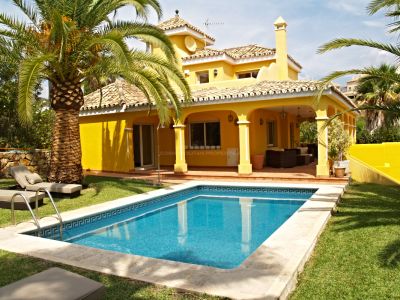 Villa exclusiva con maravilloso jardin en Nueva Andalucia, Marbella