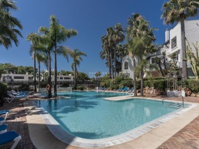 Precioso apartamento en exclusiva urbanización en Puerto Banús, Marbella