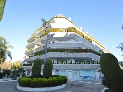 Increíble local comercial en Avda. Arturo Rubinstein en el centro de Marbella