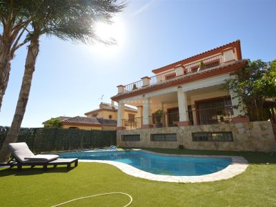 Stunning villa with private pool in Marbella close to all amenities
