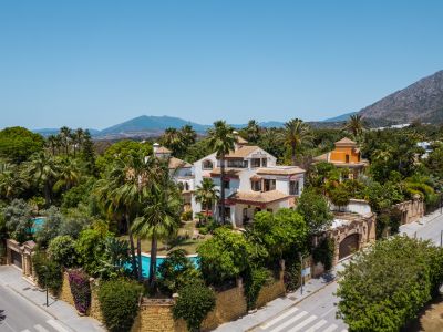 Maravillosa villa con vistas al mar en la exclusiva zona de Altos de Puente Romano, Milla de Oro de Marbella