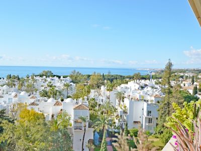 Fantástica oportunidad rebajada de precio! Impresionante ático con vistas panorámicas al mar en Residencial Palacio de Congresos, Milla de Oro de Marbella