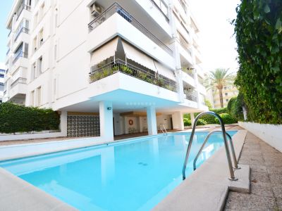 PRECIO REBAJADO! Bonito y luminoso apartamento situado en el centro de Marbella completamente reformado con piscina, garaje y trastero