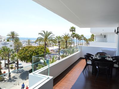 Espectacular apartamento con vistas panorámicas en primera linea de playa