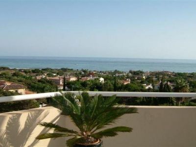 Fantástico apartamento con vistas al mar en Las Chapas Playa, Marbella