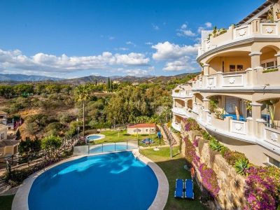 Spacious and bright apartment in the beautiful urbanization of Colorado Hills, Marbella East