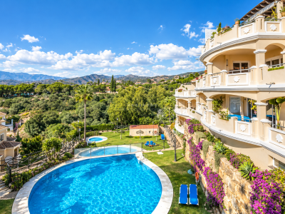 REDUCED PRICE! Spacious and bright apartment in the beautiful urbanization of Colorado Hills, Marbella East