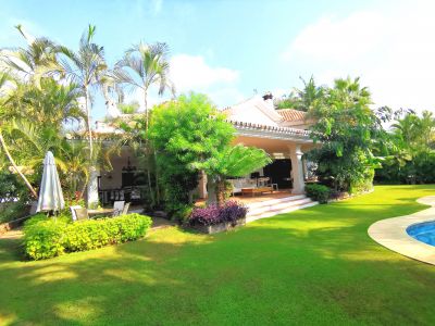 Espectacular villa con orientación sur en Xarblanca, Marbella