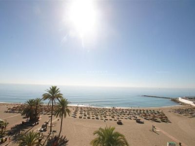 Apartamento con vistas frontales al mar situado en la famosa avenida del mar, Marbella centro