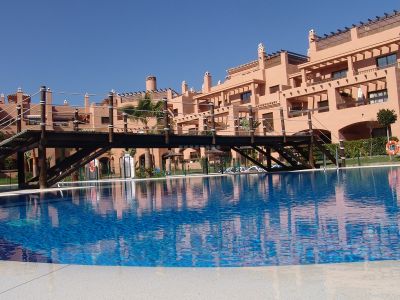 Fantástico piso en alquiler a pocos metros de la playa en Hacienda del Sol, Estepona