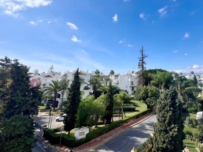 Fantástica oportunidad a 100 metros de la playa en Palacio de Congresos, Milla de Oro de Marbella