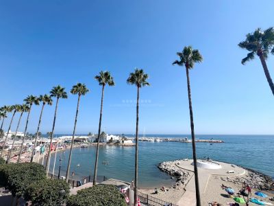 Estupendo apartamento totalmente reformado en primera línea de playa e increíbles vistas en Marbella Centro