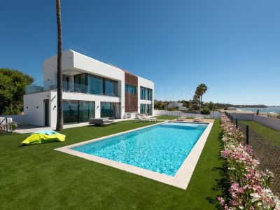 Villa in New Golden Mile, Estepona