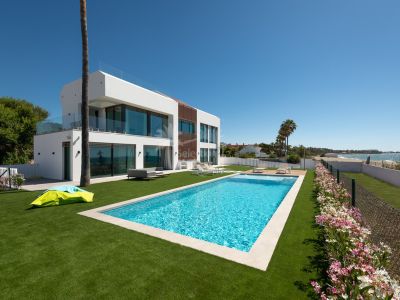 Villa in New Golden Mile, Estepona