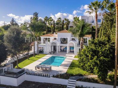 Villa in Altos del Paraiso, Benahavis
