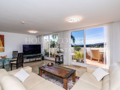 Apartment in Puerto del Almendro, Benahavis