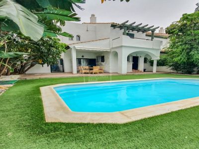 Villa Pareada en Los Hidalgos, Manilva