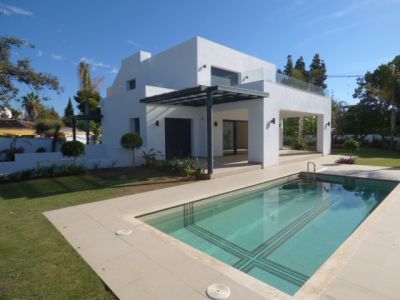 Villa in New Golden Mile, Estepona
