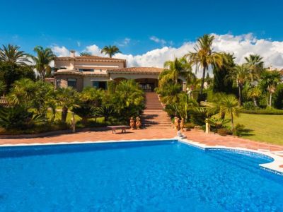 Villa in New Golden Mile, Estepona