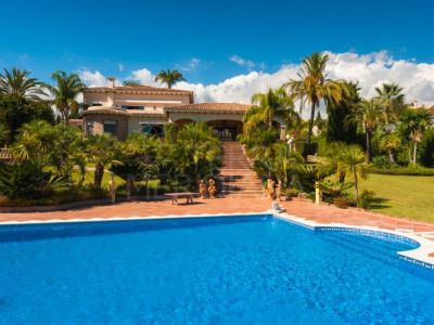 Villa in New Golden Mile, Estepona