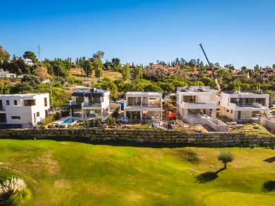 Villa in New Golden Mile, Estepona