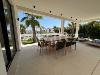 Villa in Estepona West, Estepona