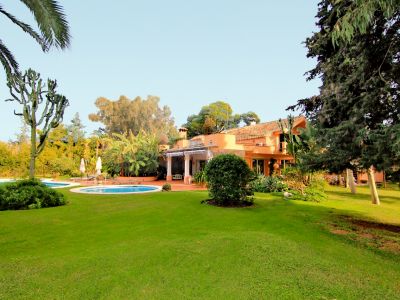 Villa in New Golden Mile, Estepona