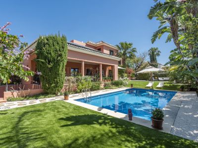 Villa in Altos de Puente Romano, Marbella
