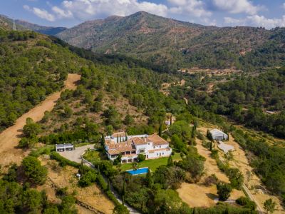 Villa en El Velerin, Estepona