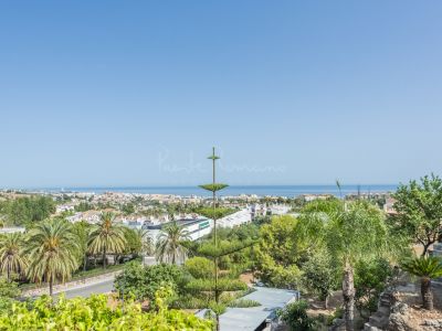 Villa in Xarblanca, Marbella