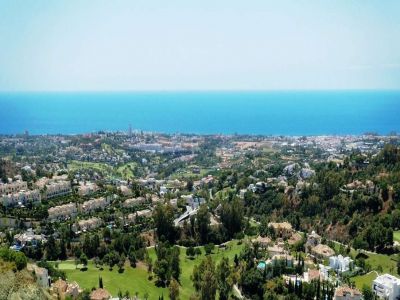 Apartment in Altos de La Quinta, Benahavis