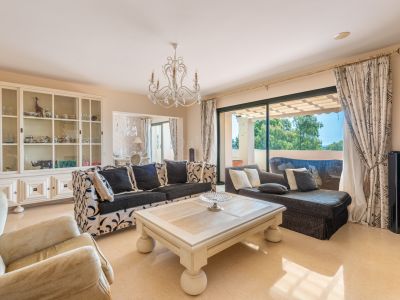 Duplex Penthouse in Los Capanes del Golf, Benahavis