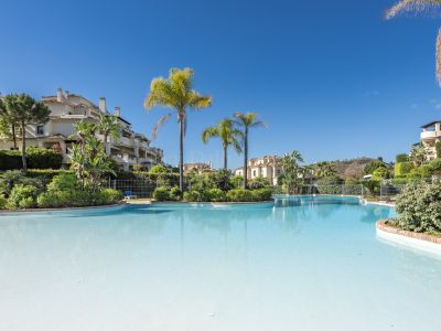 Duplex Penthouse in Los Capanes del Golf, Benahavis