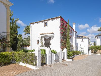 Villa in La Resina Golf, Estepona