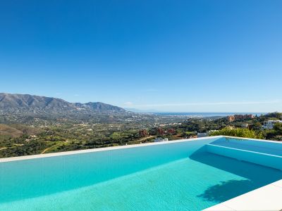 Villa in La Mairena, Marbella