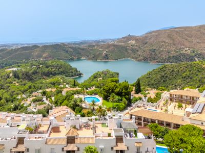 Apartment in Almazara Hills, Istan
