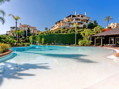 Duplex Penthouse in Los Capanes del Golf, Benahavis