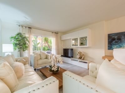 Apartamento Planta Baja en Jardines de las Lomas, Marbella