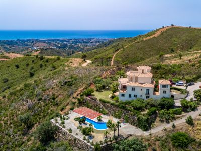 Villa in Altos de Estepona, Estepona