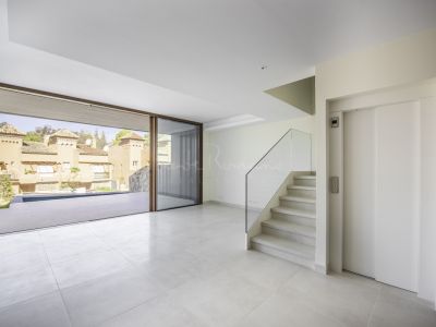 Semi Detached Villa in Altos de Puente Romano, Marbella