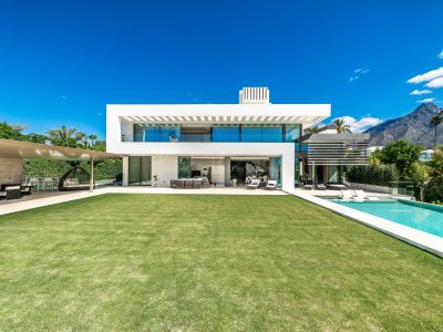 Villa in Las Lomas del Marbella Club, Marbella
