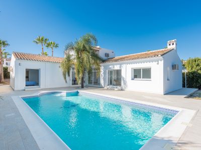 Villa in El Pilar, Estepona