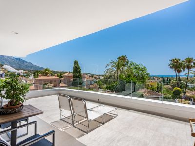 Apartment in Azahar de Marbella, Marbella