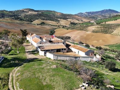 Cortijo en Villanueva de la Concepción