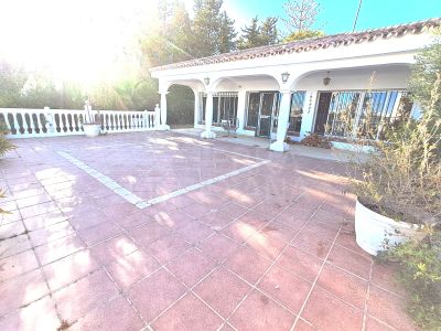 Villa in El Paraiso, Estepona