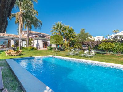Villa in Parcelas del Golf, Marbella